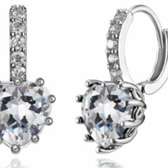 ❤️gorgeous heart❤️zircon stud drop earring - Picture 3 of 3